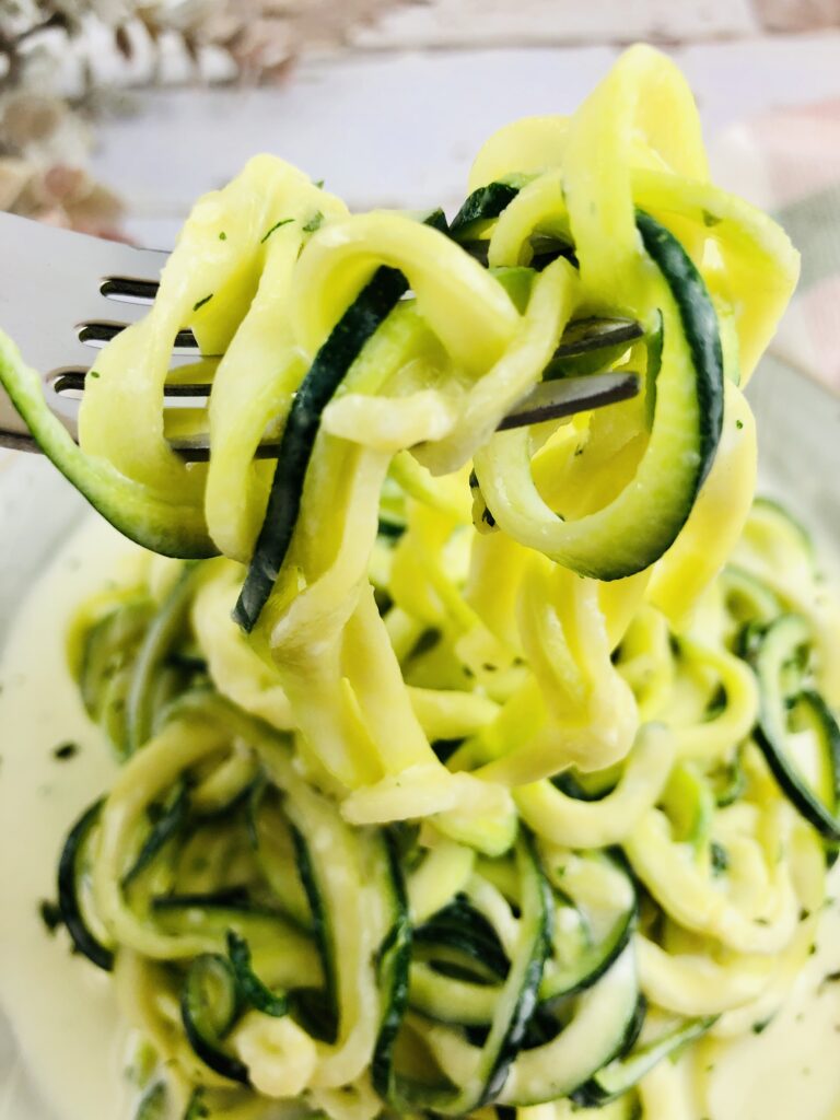 Zoodles-with-Homemade-Alfredo-Sauce-With-Fork