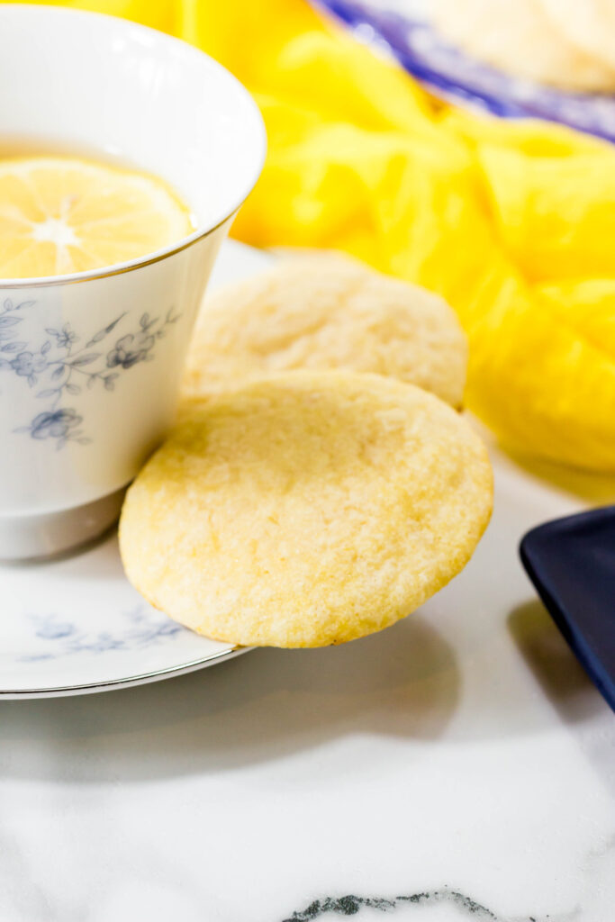  Lemon-Cookie-with-cup-of-tea
