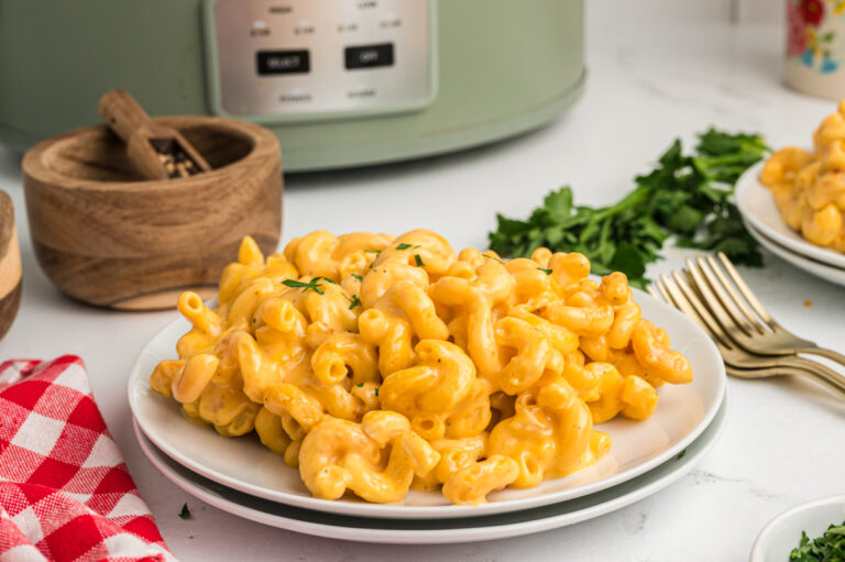 Slow-Cooker-Macaroni-and-Cheese-Featured