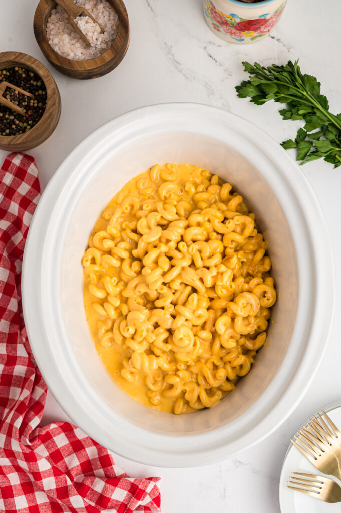 Slow-Cooker-Macaroni-and-Cheese-in-pot-bowl-oblong