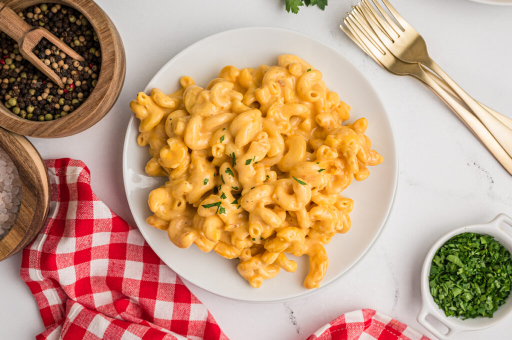 Slow-Cooker-Macaroni-and-Cheese-top-view