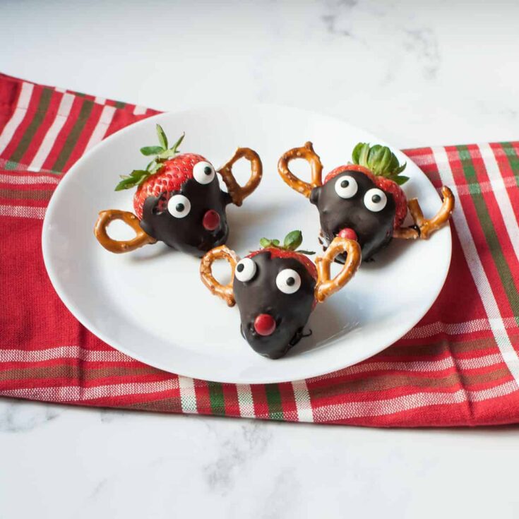Image for Reindeer Chocolate Covered Strawberries Recipe {super easy & fun!}